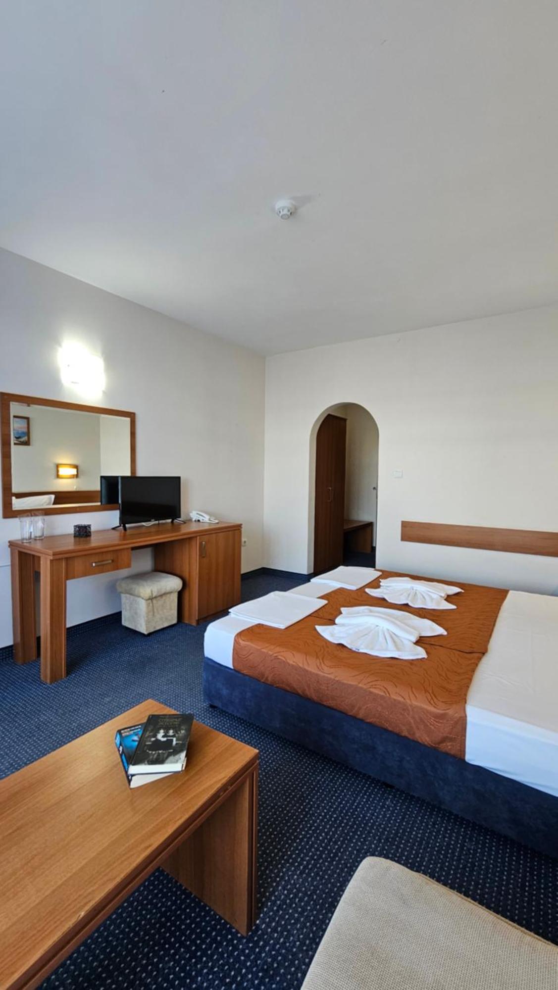 Hotel Liani サニービーチ エクステリア 写真